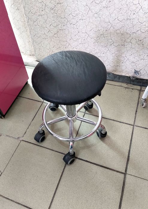 Продам НОВЫЙ круглый стульчик