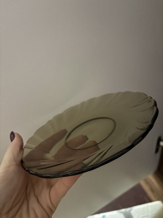 тарелки и чайные кружки сервиз