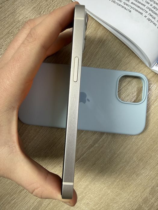 iPhone 13/256 gb/АКБ 95 %/White/идальное состояние