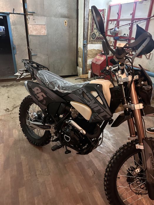 Мотоцикл эндуро 300 куб