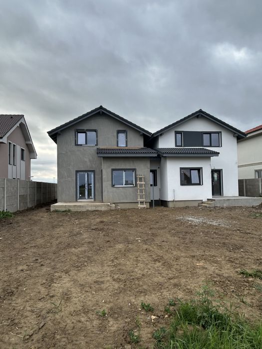 Vand duplex despartit prin camera tehnica