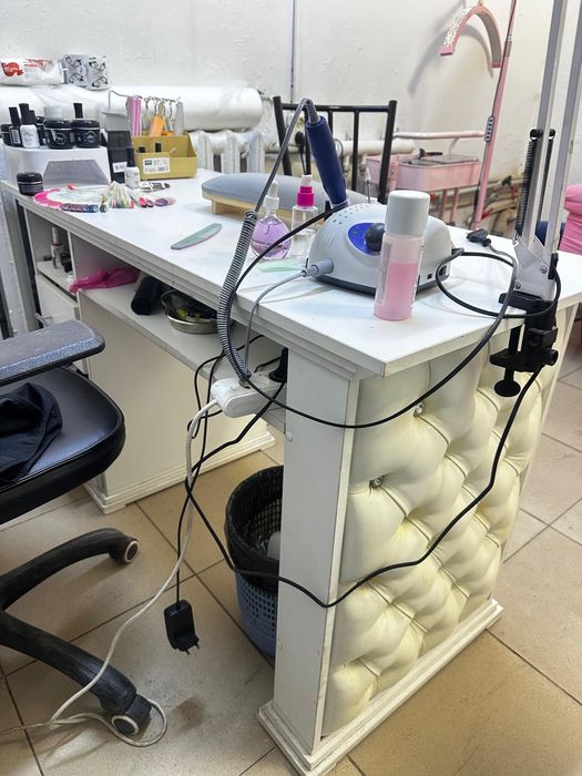 Продам маникюрный столик и кресло