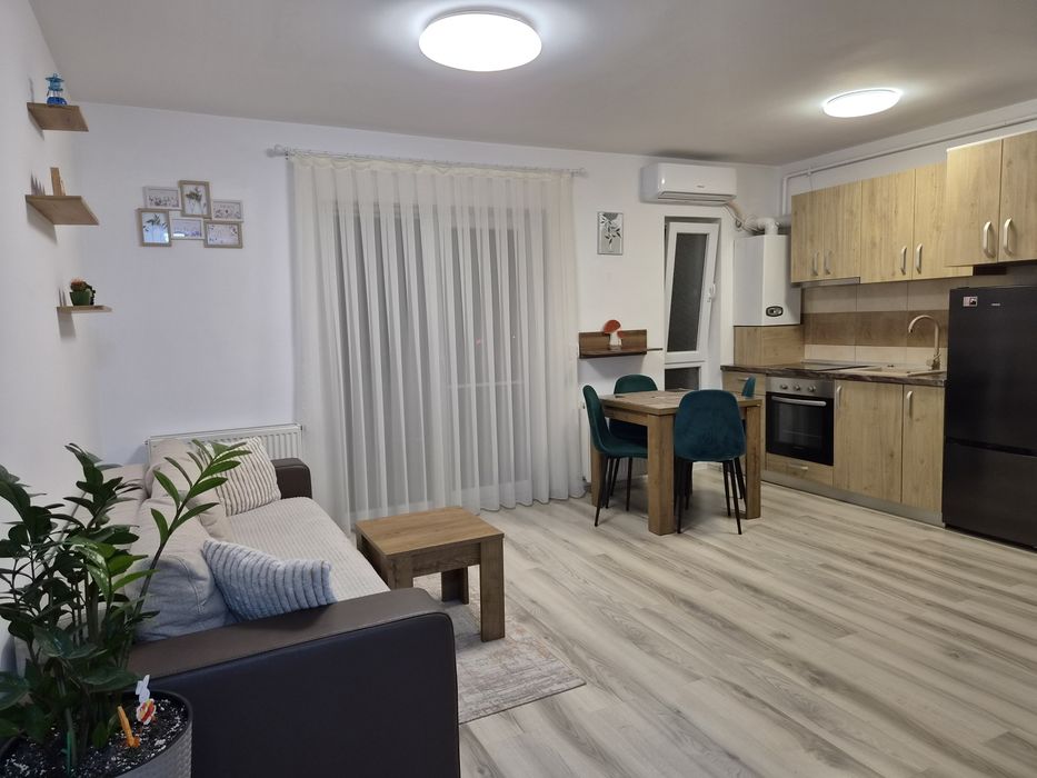 Inchiriez apartament