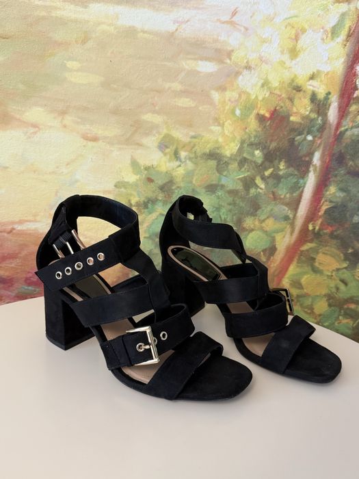 Туфли на каблуке