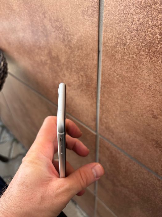 iPhone SE 2020 – Отлично състояние | Първи собственик