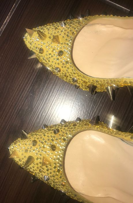 Pantofi din piele aurii