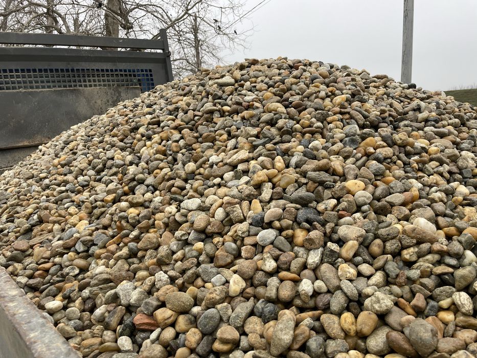 Pamant, nisip, sort. Transport basculabil