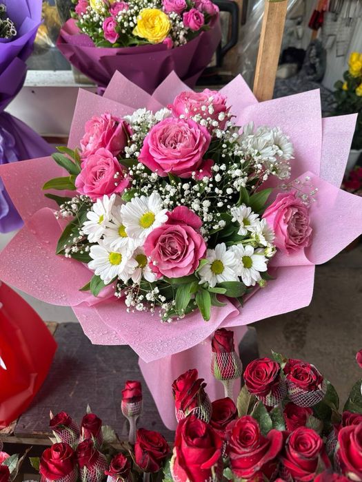 tabiy buket gullar atirgul dostavka kelin gul