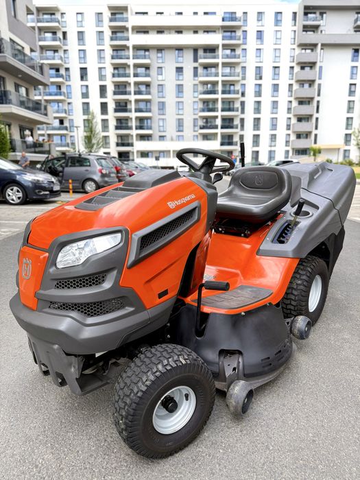 Tractoras de tuns iarba Husqvarna Profesional Briggs&Stratton