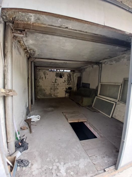 Гараж подваллик.