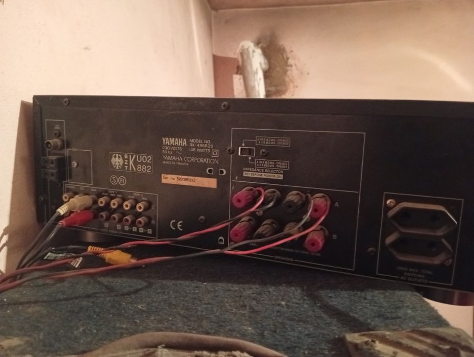 Vând stați și boxa