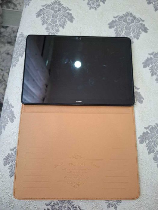 Планшет HUAWEI Media Pad T5 б/у в отличном состоянии