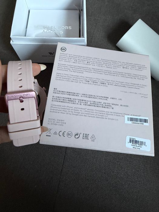 Smart часовник Michael Kors Pink розов