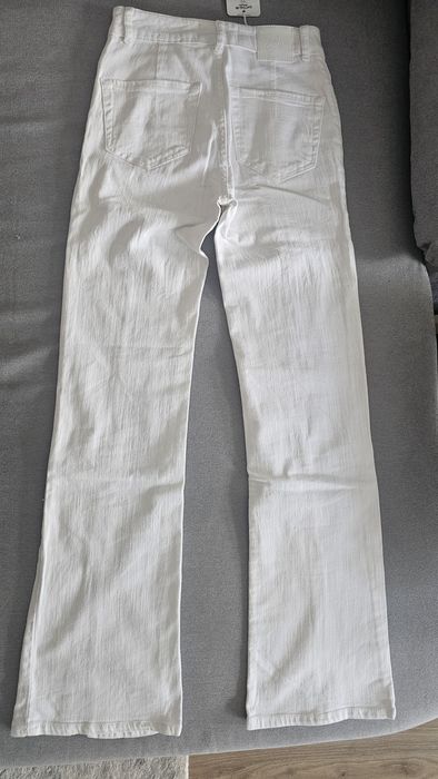 Pantaloni albi evazati