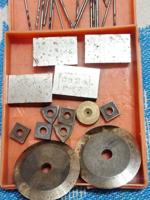 Токарные резцы, мечики, маленькие сверла