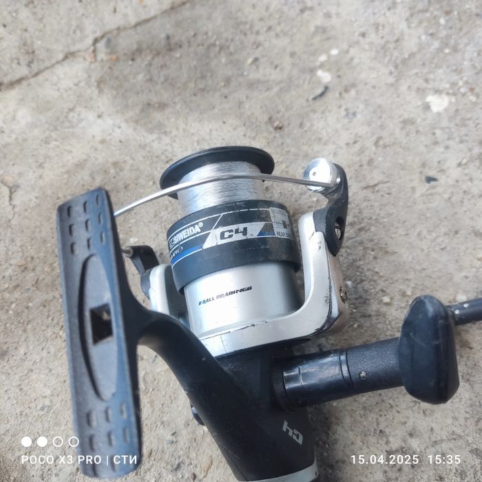 Две катушки с леской