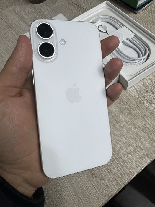 Iphone 16 Whitee