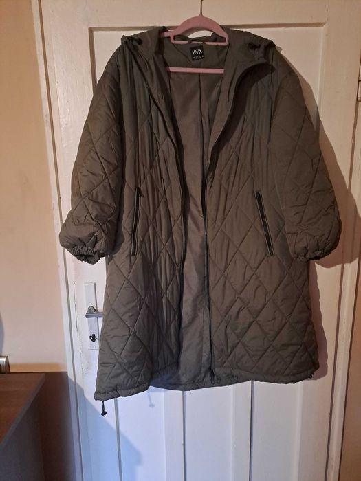 Продавам нова дамска пухенка на Zara