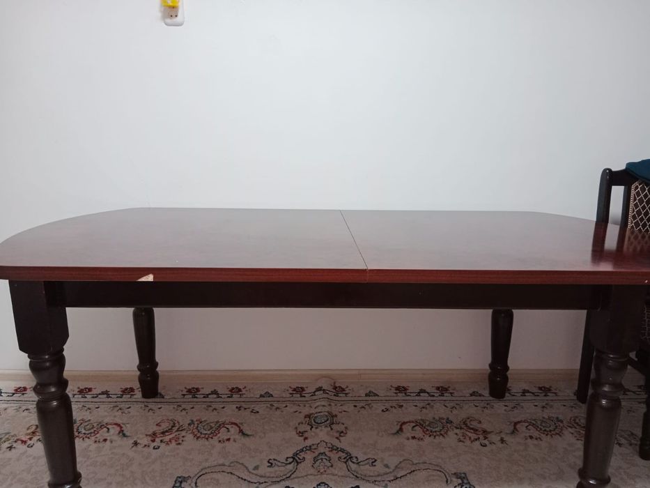 Продам стол для гостинной