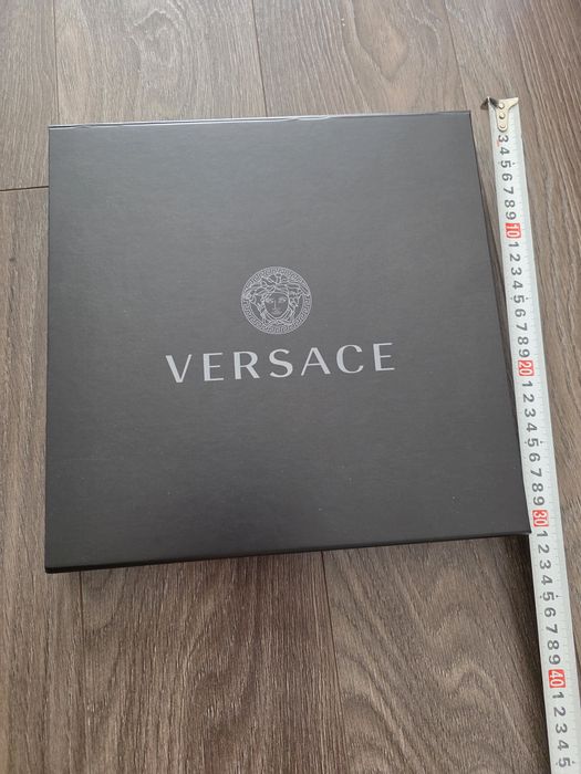 Кутии на  Dolce and Gabanna и Versace  подходяща за опаковка на подаръ