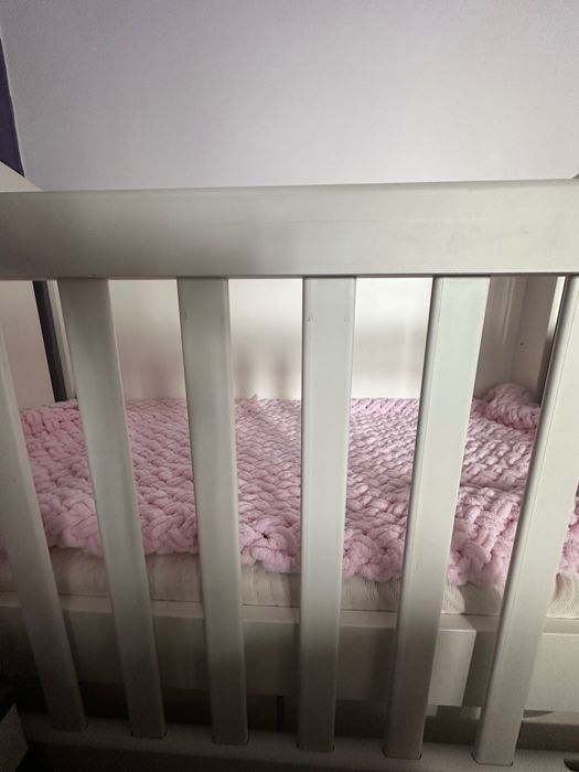 Дървена кошара с люлеещ се механизъм с  матрак (кокос и латекс)