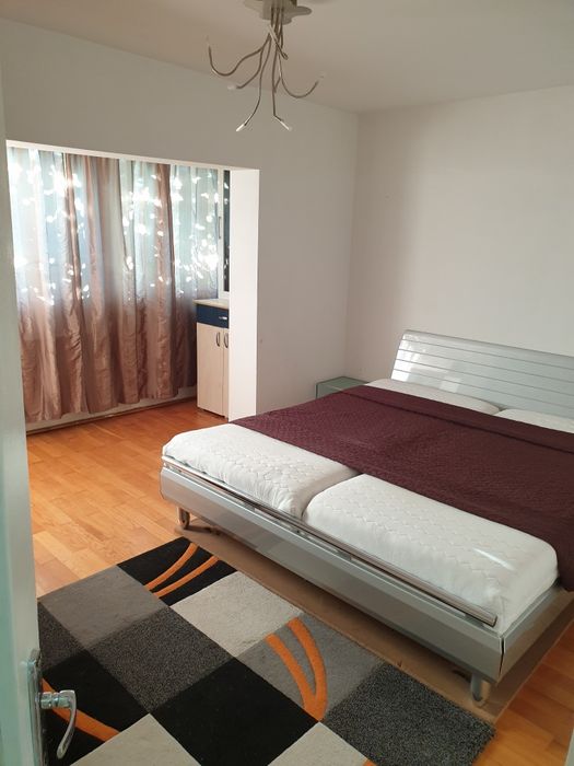 inchiriez Transilvaniei 3 /60  penthouse 6 cam. 140 mp preț 500 e