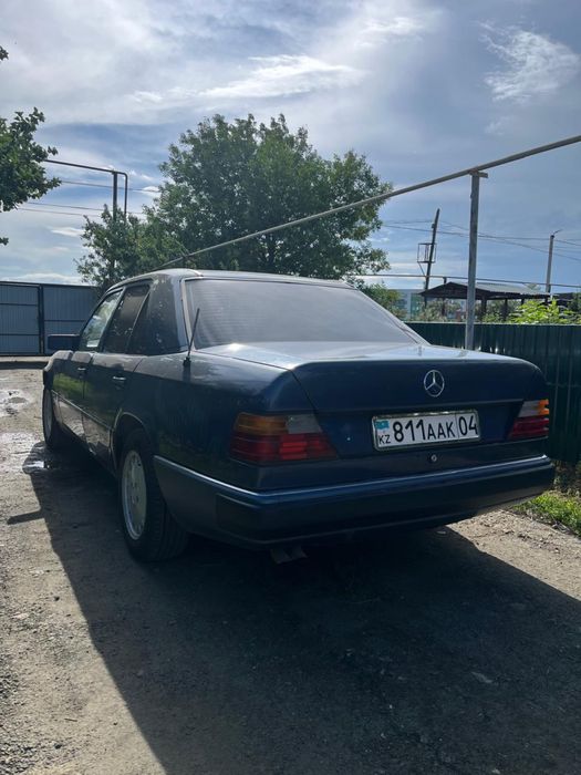 Mercedes-Benz W124
