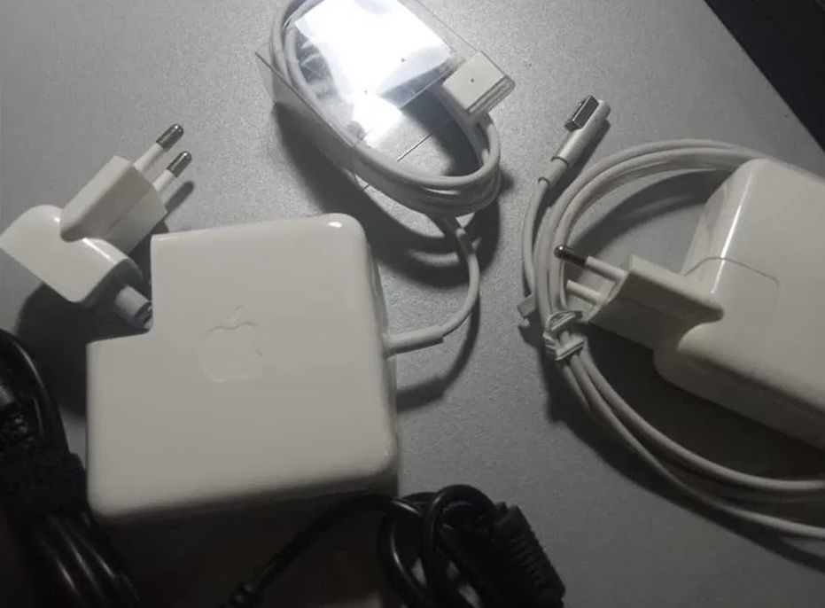 на MacBook 85W - 85 ватт, блок питания, шнур