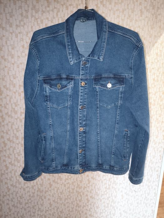 Продам джинсовую куртку 54 размер