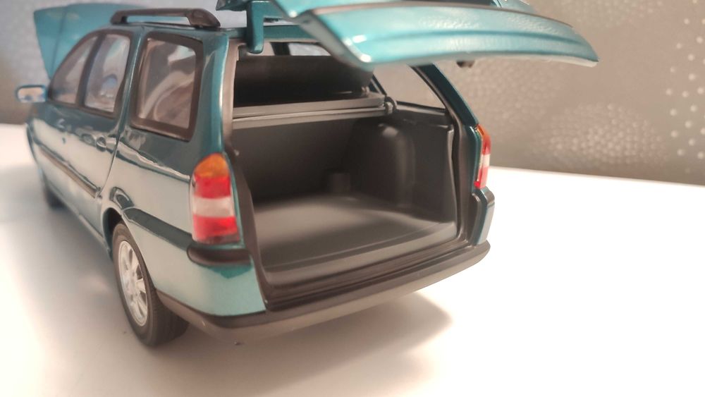 Macheta 1:18 Fiat Palio Weekend Combi ELX SpeedGear 1.3 16v MCW 1999