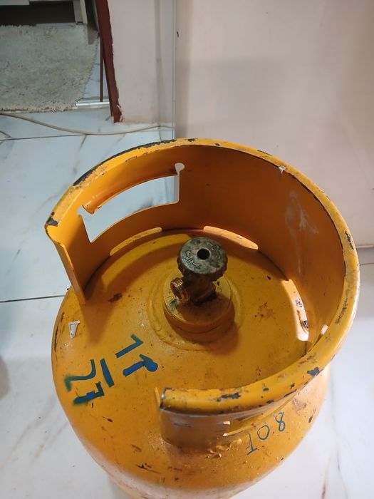 Vand butelie galbena