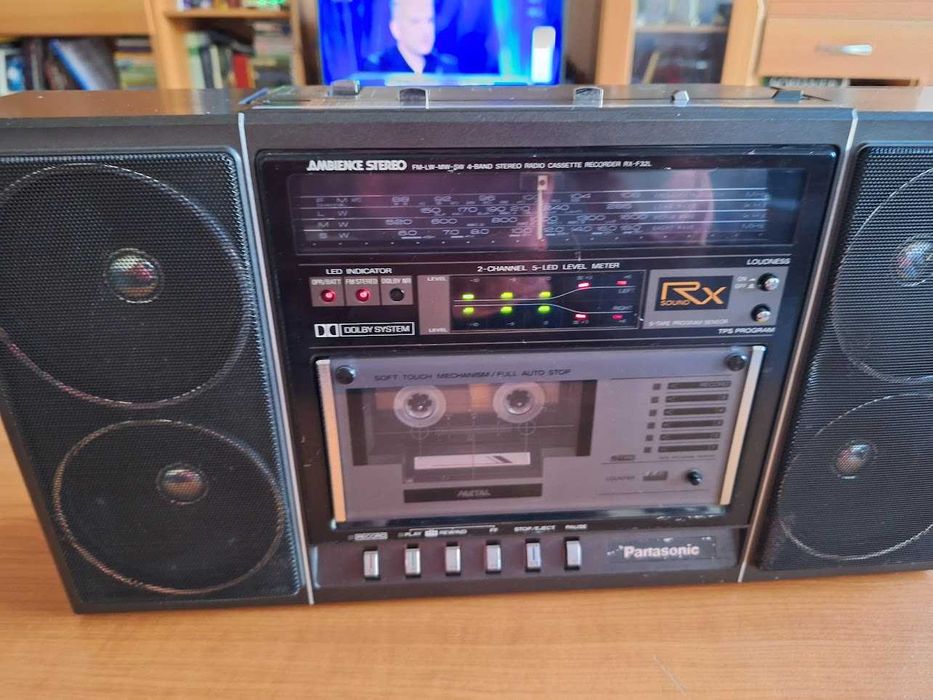 Panasonic RX-F32LE, стерео радиокасетофон - силен и добър звук, 20W, за ремонт.
