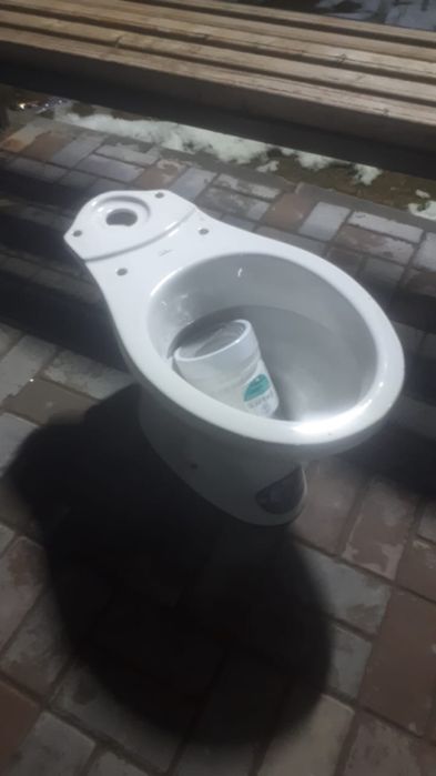 Унитаз. Для ремонта стройки.