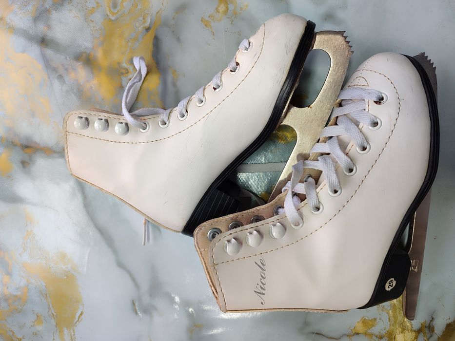 Коньки фигурные 29р (18,5см)