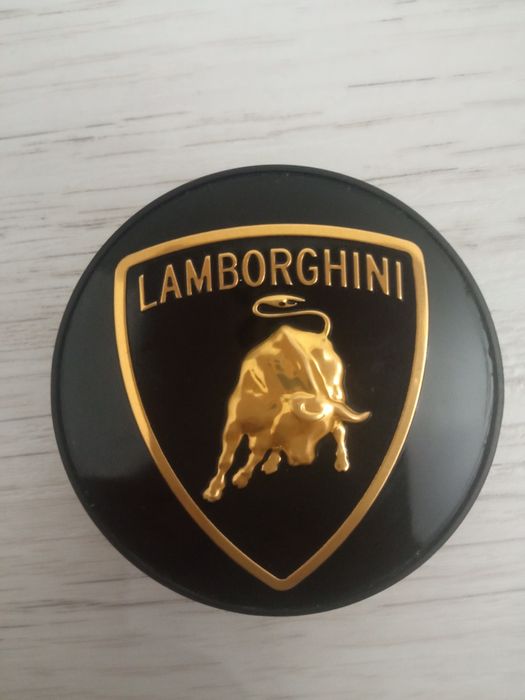 Оригинальные колпочки для литых дисков Lomborghini Urus.