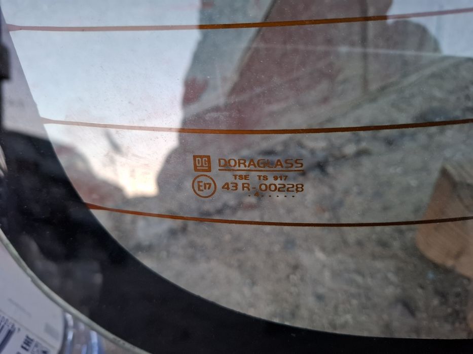 Стекло,заднее  Toyota.