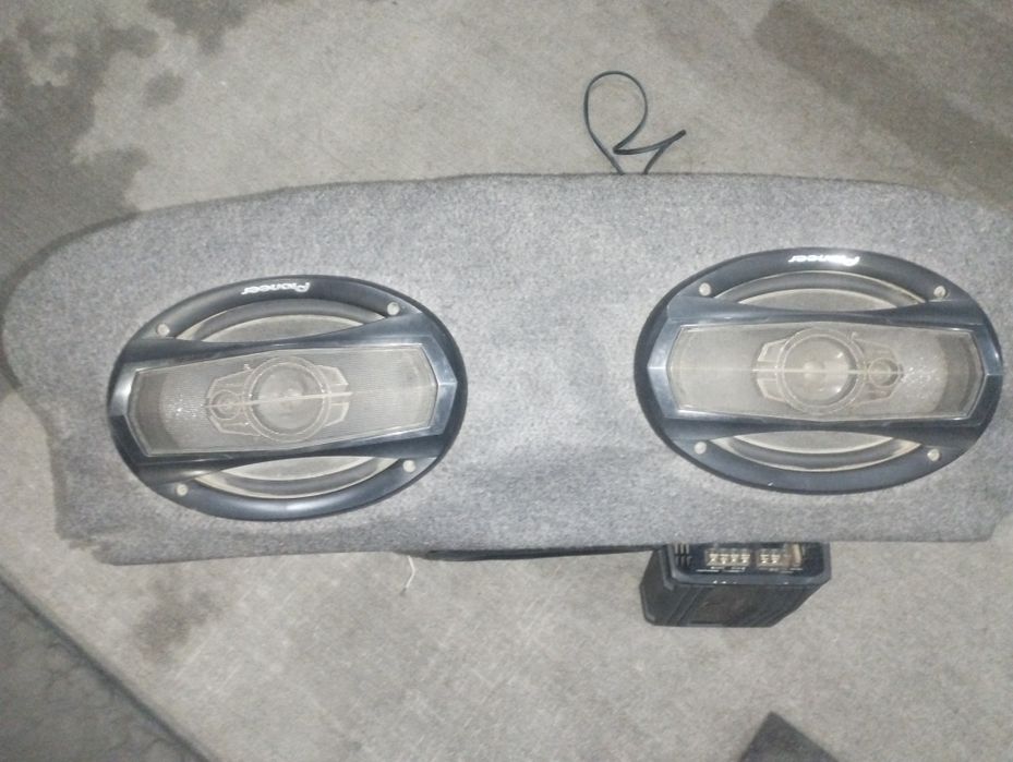 Продаю комплект аудиосистемы! Сабвуфер, усилитель , колонки.