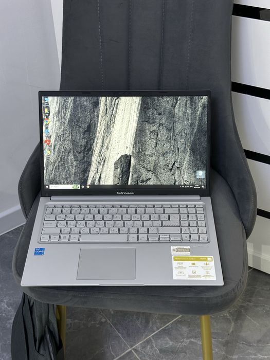 Ноутбук Asus Vivobook i3/13gen / 512gb