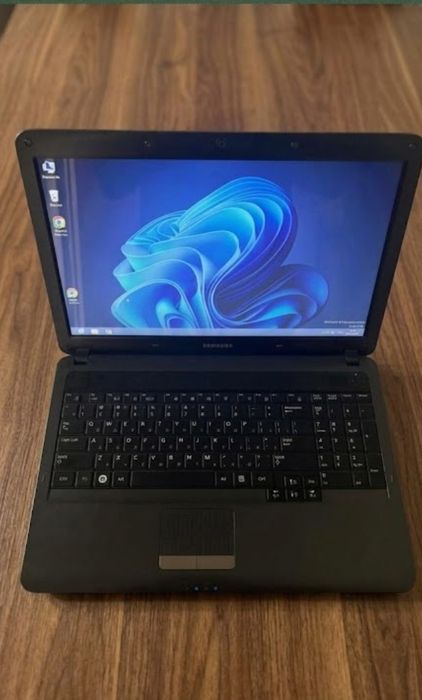 Ноутбук Samsung r525