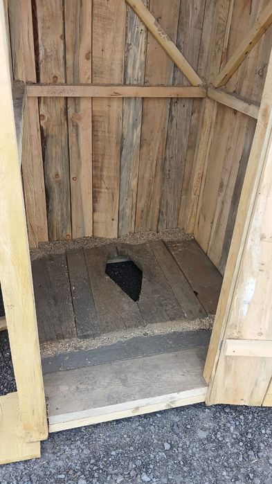 Продам туалет деревянныи новые
