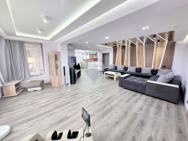 Дава се под наем Тристаен апартамент в Варна, Бриз - 160 кв.м за 1100 € - Снимка #4