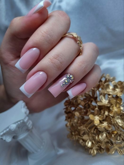 Manichiura unghii gel