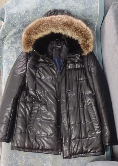 Продается мужская кожаная куртка.