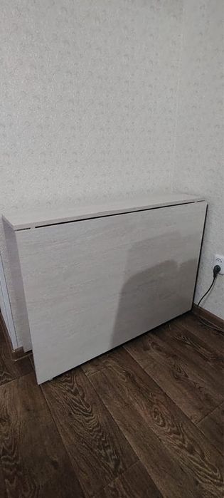 Продам стол и шкаф