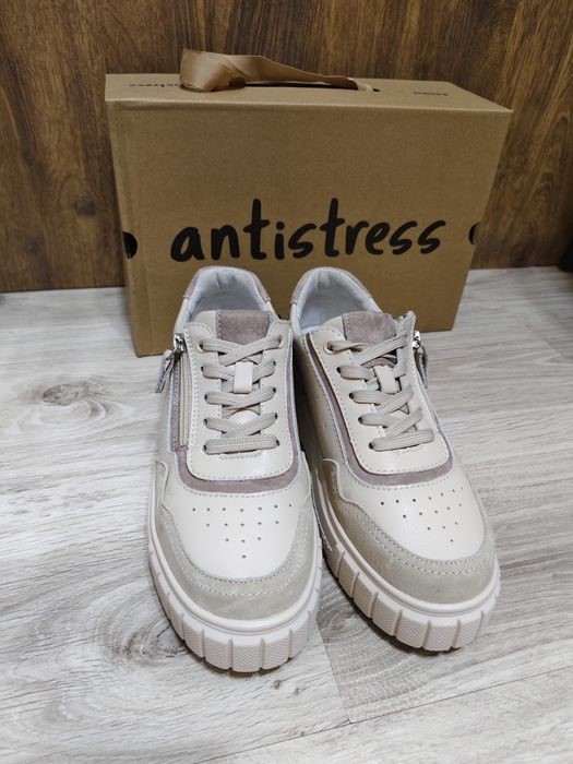 Продам кеды полностью натуралка