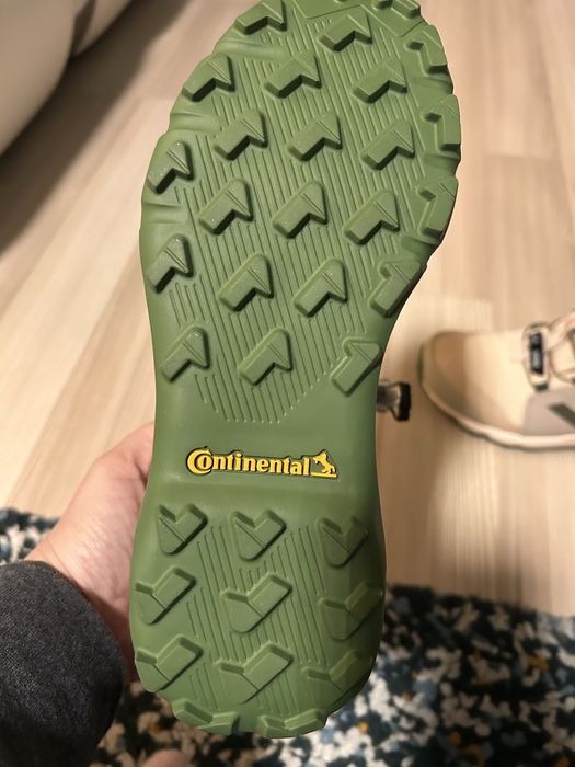 Papuci Jordan si Adidas,noi