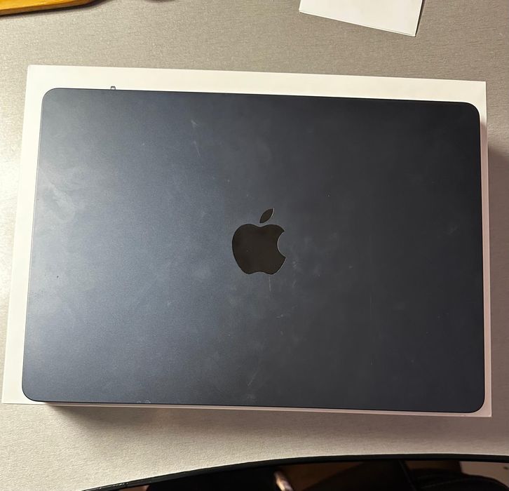 Macbook Air 13.6-inch M2 chip