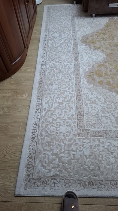 Продам палас в хорошем состоянии 
Длина-4.06
Шир-2.89