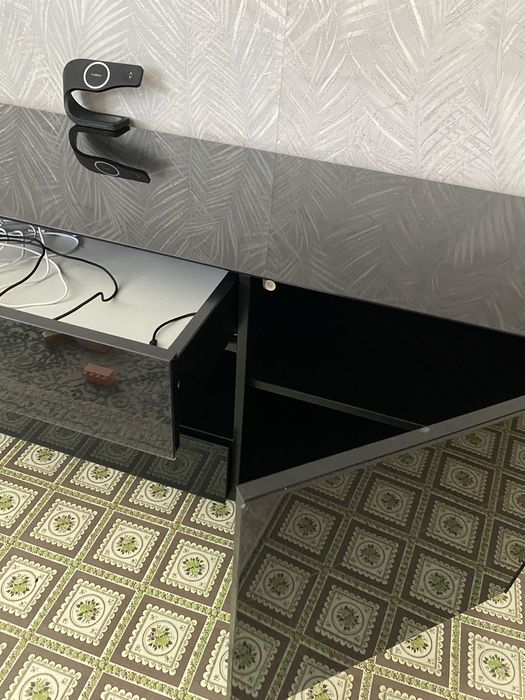 Тумба под ТВ стеклянный