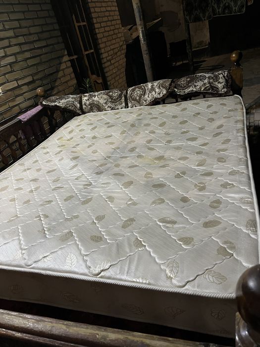 Матрас б/у  в неплохом состоянии